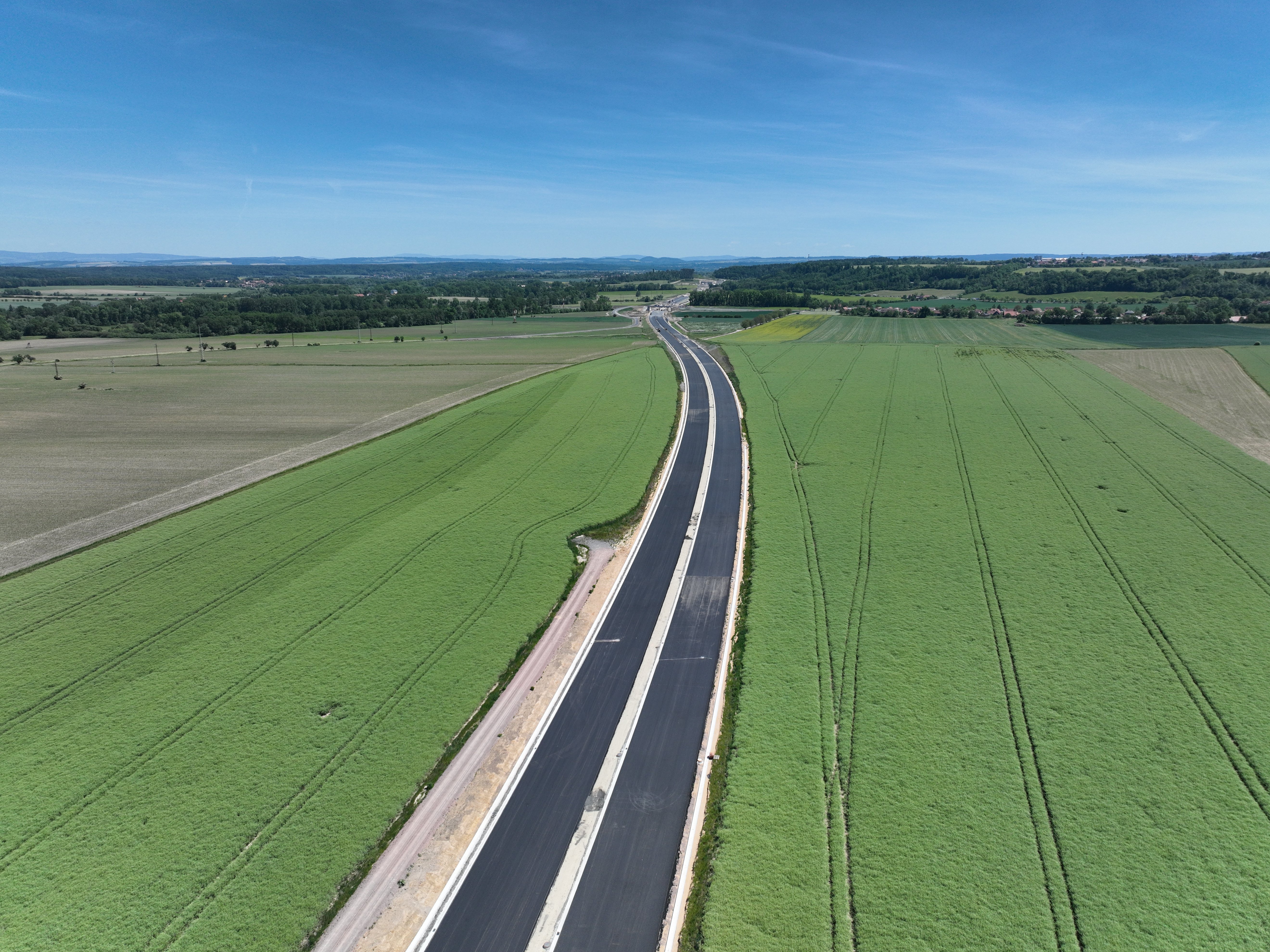       
          Den otevřené dálnice D35 Ostrov - Vysoké Mýto
      