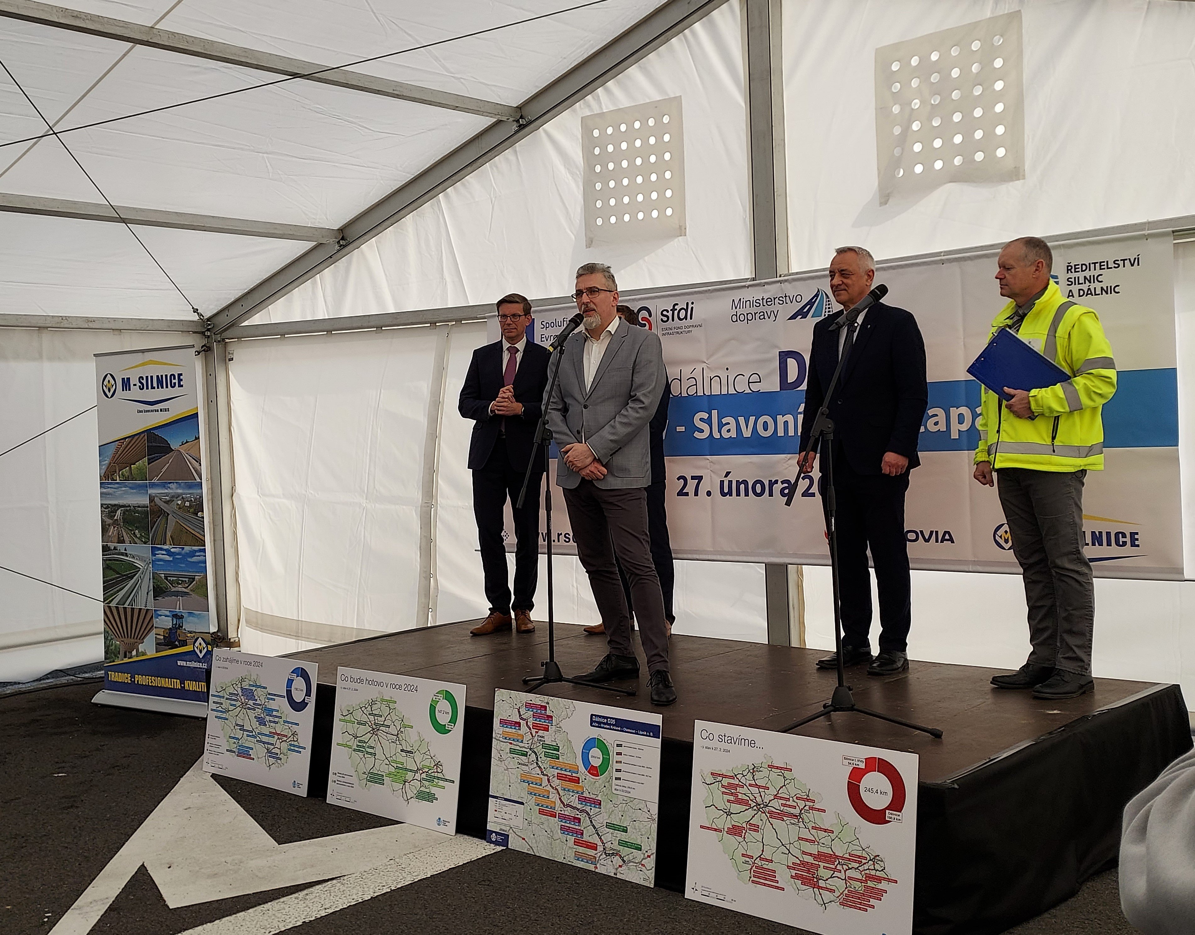 03_D35_Krelov-Slavonin_podium_27