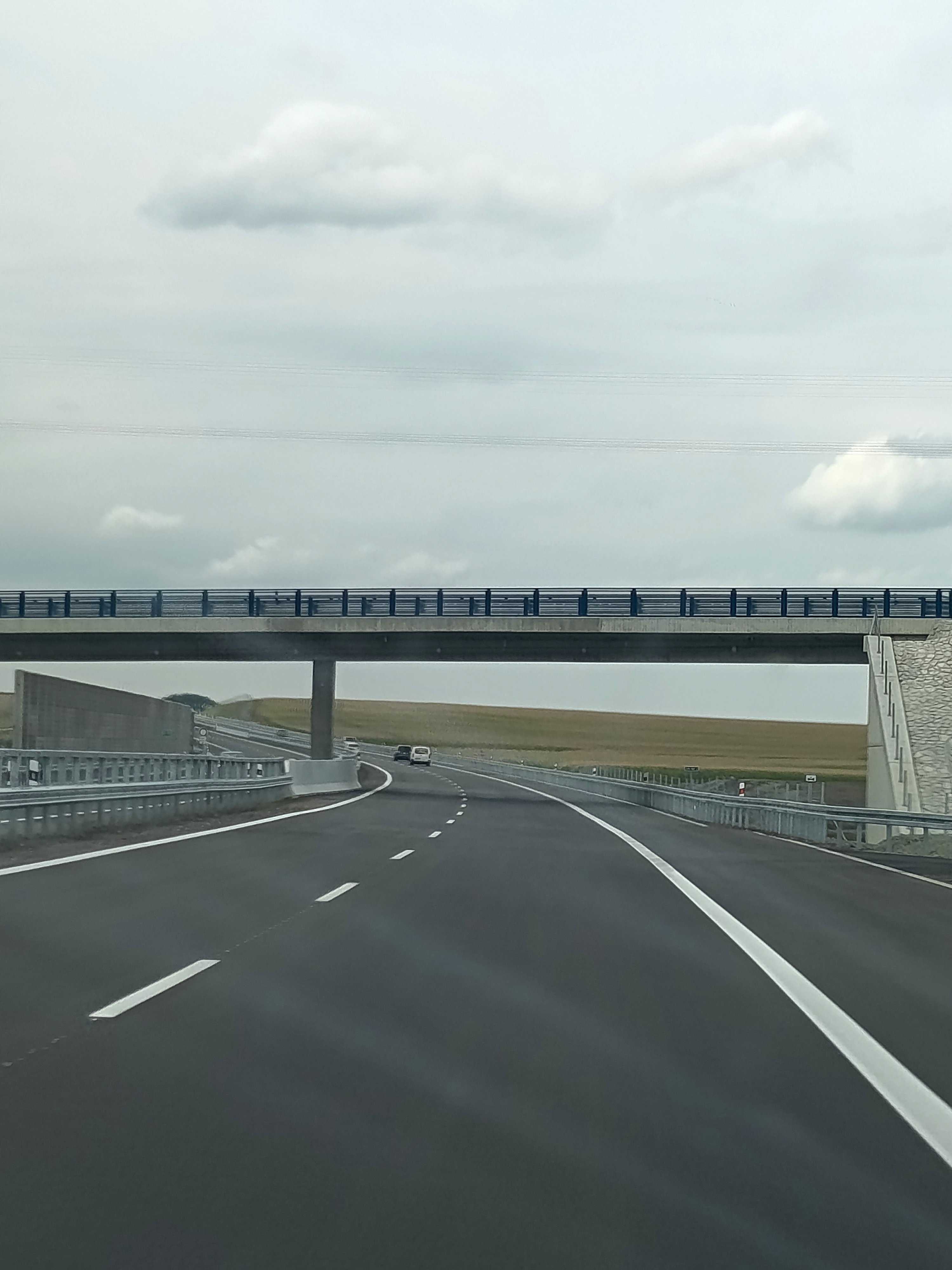       
          Řidiči už mohou využívat nový úsek dálnice D35 Ostrov – Vysoké Mýto
      