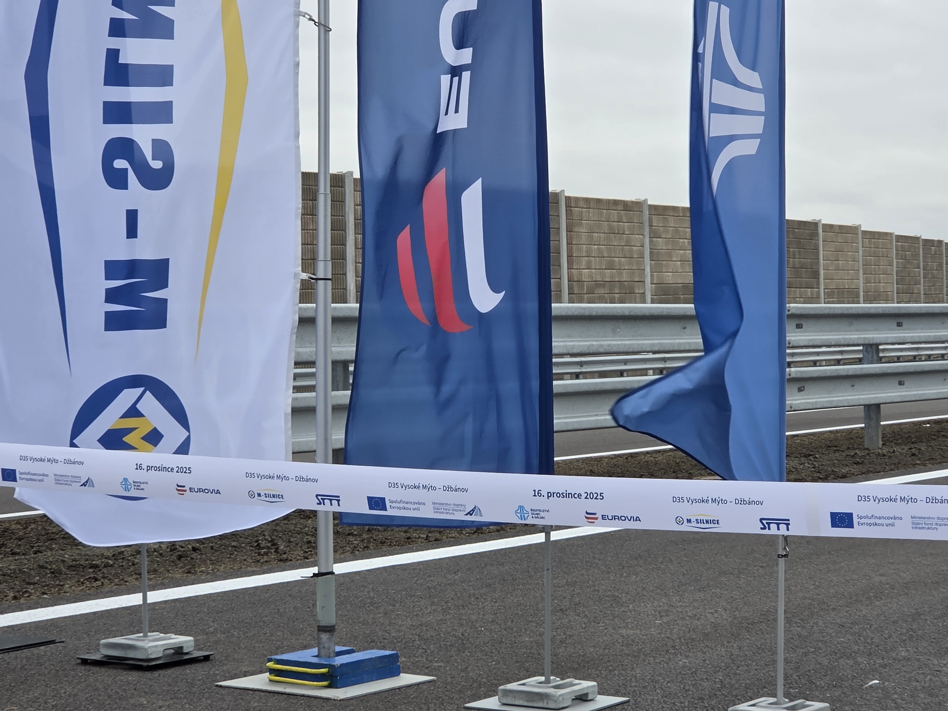       
          Od 16. prosince má dálnice D35 má nové dva úseky
      